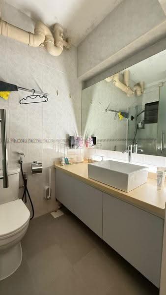 672A Klang Lane, 672A Klang Lane, Farrer Park / Serangoon Rd, Room Rental, 250 sqft, HDB Flat For Rent, by Serene Low, 500277398 - Bathroom - PropertyGuru.com.sg