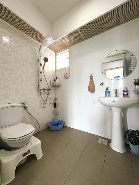 668A Edgefield Plains, 668A Edgefield Plains, Hougang / Punggol / Sengkang, 3 Bedrooms, 1,216 sqft, HDB Flat For Sale, by Alan Lim, 500277403 - Bathroom - PropertyGuru.com.sg