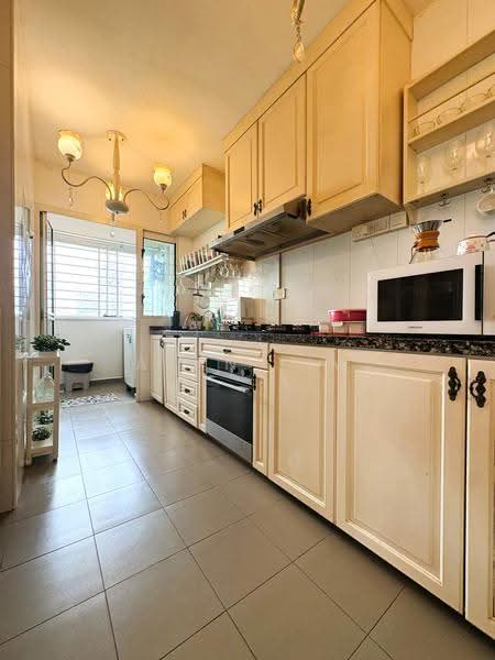 668A Edgefield Plains, 668A Edgefield Plains, Hougang / Punggol / Sengkang, 3 Bedrooms, 1,216 sqft, HDB Flat For Sale, by Alan Lim, 500277403 - Kitchen - PropertyGuru.com.sg