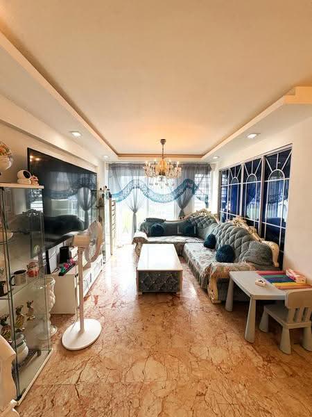 668A Edgefield Plains, 668A Edgefield Plains, Hougang / Punggol / Sengkang, 3 Bedrooms, 1,216 sqft, HDB Flat For Sale, by Alan Lim, 500277403 - Living Room - PropertyGuru.com.sg