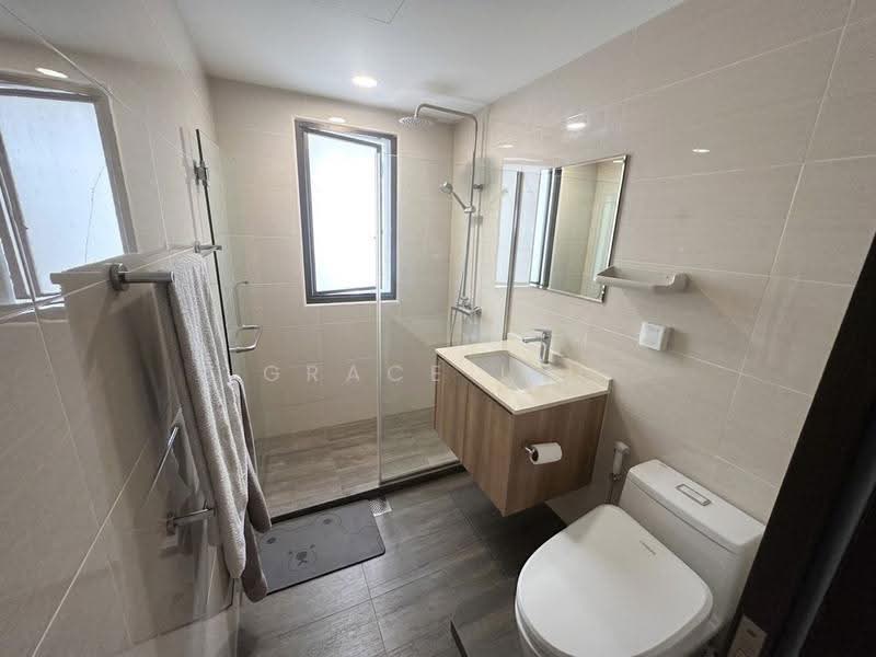 The Mayfair, 1 Jurong East Street 32, Boon Lay / Jurong / Tuas, 3 Bedrooms, 1,227 sqft, Condominium For Rent, by Grace Liu, 500277413 - Bathroom - PropertyGuru.com.sg