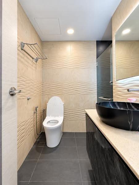 Parkview Apartments, 5 Bukit Batok Street 25, Dairy Farm / Bukit Panjang / Choa Chu Kang, 2 Bedrooms, 980 sqft, Apartment For Sale, by Nathan Wang, 500277415 - Bathroom - PropertyGuru.com.sg
