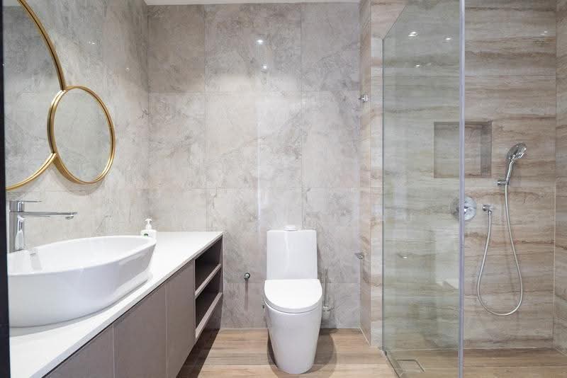 Modern 3.5 Storey Freehold Semi-D with Swimming Pool Near Bayshore MRT within Lucky Heights Estate, Bedok / Upper East Coast, 7 Bedrooms, 6,067 sqft, Detached House For Rent, by Derrick Liau, 500277428 - Bathroom - PropertyGuru.com.sg