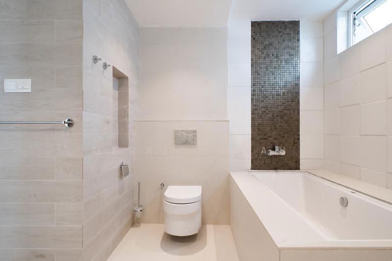 Modern 3.5 Storey Freehold Semi-D with Swimming Pool Near Bayshore MRT within Lucky Heights Estate, Bedok / Upper East Coast, 7 Bedrooms, 6,067 sqft, Detached House For Rent, by Derrick Liau, 500277428 - Bathroom - PropertyGuru.com.sg