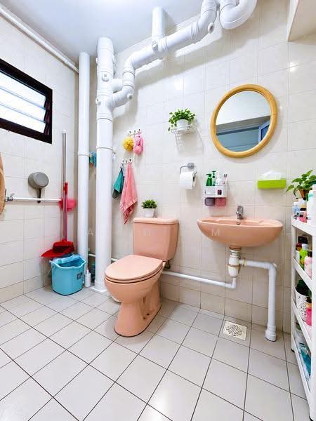 334 Sembawang Close, 334 Sembawang Close, Sembawang / Yishun, 4 Bedrooms, 1,249 sqft, HDB Flat For Sale, by Alan Lim, 500277439 - Bathroom - PropertyGuru.com.sg