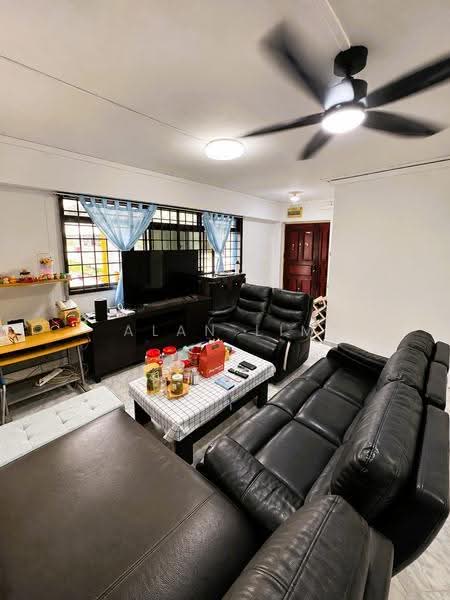 334 Sembawang Close, 334 Sembawang Close, Sembawang / Yishun, 4 Bedrooms, 1,249 sqft, HDB Flat For Sale, by Alan Lim, 500277439 - Living Room - PropertyGuru.com.sg
