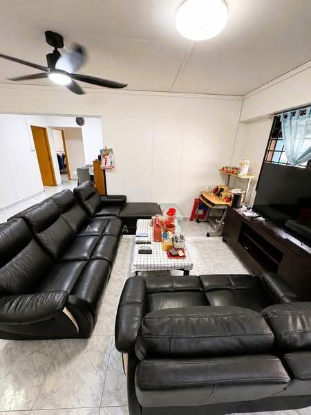 334 Sembawang Close, 334 Sembawang Close, Sembawang / Yishun, 4 Bedrooms, 1,249 sqft, HDB Flat For Sale, by Alan Lim, 500277439 - Living Room - PropertyGuru.com.sg