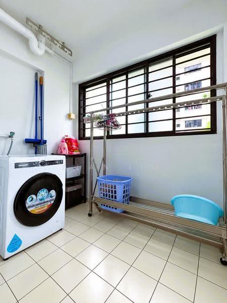 334 Sembawang Close, 334 Sembawang Close, Sembawang / Yishun, 4 Bedrooms, 1,249 sqft, HDB Flat For Sale, by Alan Lim, 500277439 - Service Balcony - PropertyGuru.com.sg