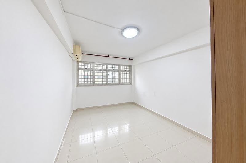 23B Queen's Close, 23B Queen's Close, Alexandra / Commonwealth, 3 Bedrooms, 1,119 sqft, HDB Flat For Sale, by Alex Lee, 500277451 - Bedroom 1 - PropertyGuru.com.sg