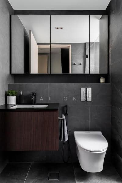 Hedges Park Condominium, 71 Flora Drive, Changi Airport / Changi Village, 2 Bedrooms, 764 sqft, Condominium For Sale, by Kal Ong, 500277453 - Bathroom - PropertyGuru.com.sg