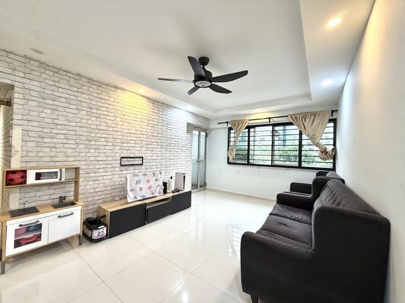444 Hougang Avenue 8, 444 Hougang Avenue 8, Hougang / Punggol / Sengkang, 3 Bedrooms, 1,130 sqft, HDB Flat For Sale, by Alex Tan, 500277463 - Living Room - PropertyGuru.com.sg