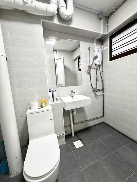 444 Hougang Avenue 8, 444 Hougang Avenue 8, Hougang / Punggol / Sengkang, 3 Bedrooms, 1,130 sqft, HDB Flat For Sale, by Alex Tan, 500277463 - Bathroom - PropertyGuru.com.sg