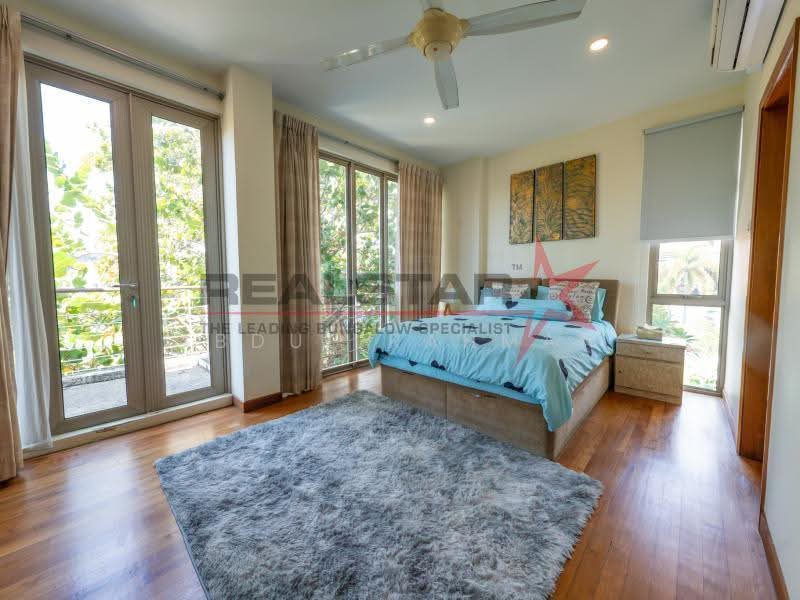 ELEVATED 2.5sty SIGLAP BUNGALOW 6771sqft HUGE LAND, East Coast / Marine Parade, 5 Bedrooms, 6,212 sqft, Bungalow House For Sale, by Abdul Rahman, 500277464 - Bedroom - PropertyGuru.com.sg