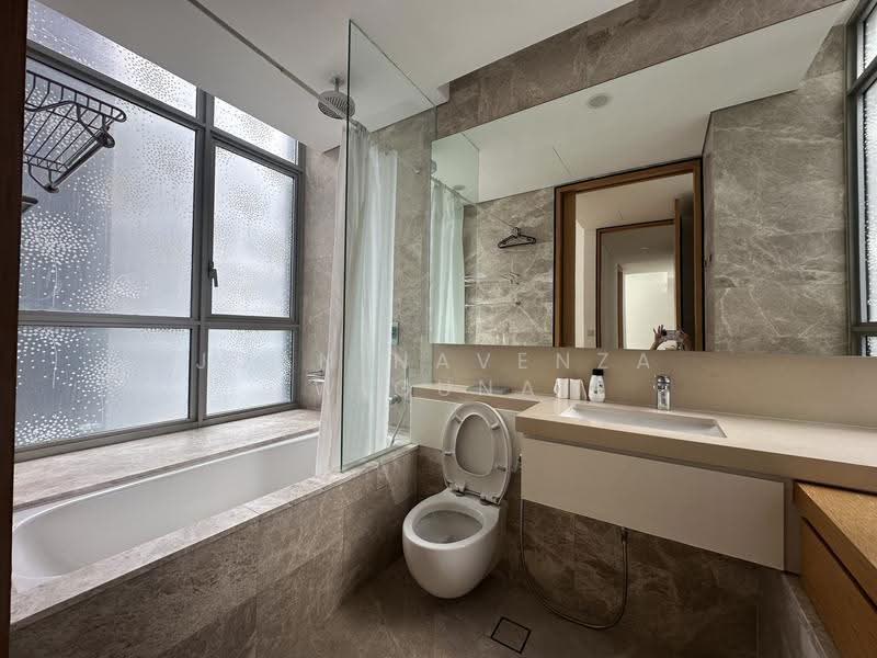 The Laurels @ Cairnhill Road, 38 Cairnhill Road, Orchard / River Valley, 3 Bedrooms, 1,302 sqft, Condominium For Rent, by Joan Navenza Wiguna, 500277480 - Bathroom - PropertyGuru.com.sg