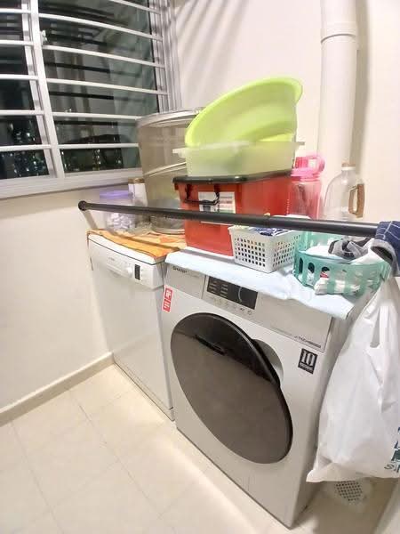 470A Upper Serangoon Crescent, 470A Upper Serangoon Crescent, Hougang / Punggol / Sengkang, Room Rental, 350 sqft, HDB Flat For Rent, by Arvind (PN), 500277510 - Balcony - PropertyGuru.com.sg