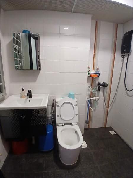 470A Upper Serangoon Crescent, 470A Upper Serangoon Crescent, Hougang / Punggol / Sengkang, Room Rental, 350 sqft, HDB Flat For Rent, by Arvind (PN), 500277510 - Bathroom - PropertyGuru.com.sg