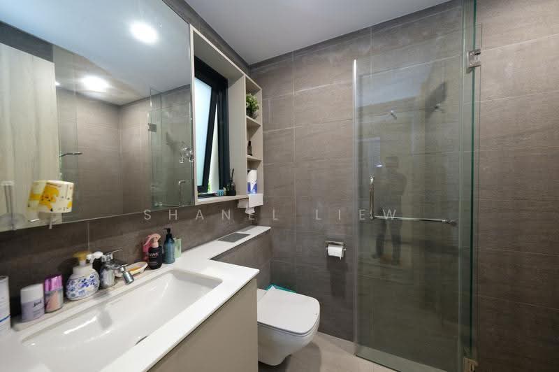 Sengkang Grand Residences, 72 Compassvale Bow, Hougang / Punggol / Sengkang, 3 Bedrooms, 1,023 sqft, Condominium For Rent, by Shanel Liew, 500277542 - Bathroom - PropertyGuru.com.sg