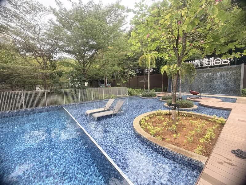 Palm Isles, 42 Flora Drive, Changi Airport / Changi Village, 1 Bedroom, 517 sqft, Condominium For Sale, by Jimmy Lye, 500277548 - Pool - PropertyGuru.com.sg