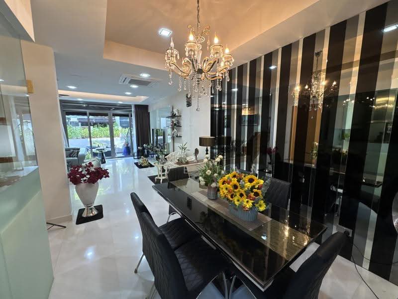 Hillcrest Villa, 1U Hillcrest Road, Newton / Novena, 4 Bedrooms, 3,078 sqft, Cluster House For Sale, by Dave Tan, 500277553 - Living Room - PropertyGuru.com.sg