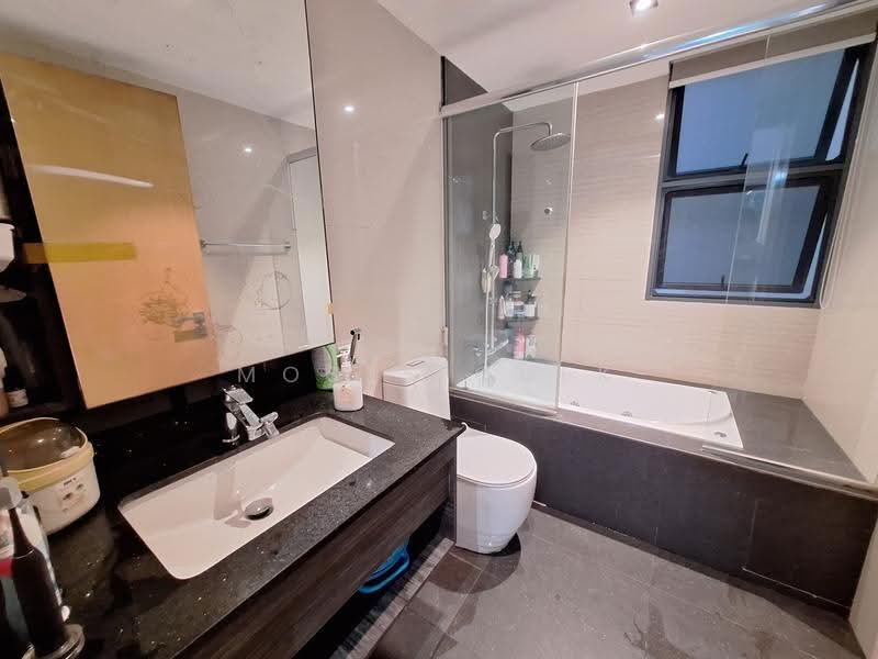 Blossom Residences, 34 Segar Road, Dairy Farm / Bukit Panjang / Choa Chu Kang, 3 Bedrooms, 1,109 sqft, Condominium For Sale, by Moses Quek, 500277563 - Bathroom - PropertyGuru.com.sg