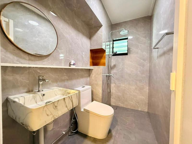 108 Rivervale Walk, 108 Rivervale Walk, Hougang / Punggol / Sengkang, 3 Bedrooms, 1,302 sqft, HDB Flat For Sale, by Dallas Hassan, 500277565 - Bathroom - PropertyGuru.com.sg