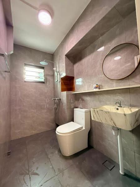108 Rivervale Walk, 108 Rivervale Walk, Hougang / Punggol / Sengkang, 3 Bedrooms, 1,302 sqft, HDB Flat For Sale, by Dallas Hassan, 500277565 - Bathroom - PropertyGuru.com.sg