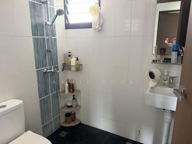 63 Greentops @ Sims Place, 63 Sims Place, Eunos / Geylang / Paya Lebar, 2 Bedrooms, 731 sqft, HDB Flat For Sale, by Annie Chua, 500277574 - Bathroom - PropertyGuru.com.sg