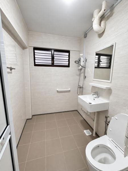 947 Jurong West Street 91, 947 Jurong West Street 91, Boon Lay / Jurong / Tuas, 4 Bedrooms, 1,421 sqft, HDB Flat For Sale, by Shania Kok, 500277601 - Bathroom - PropertyGuru.com.sg
