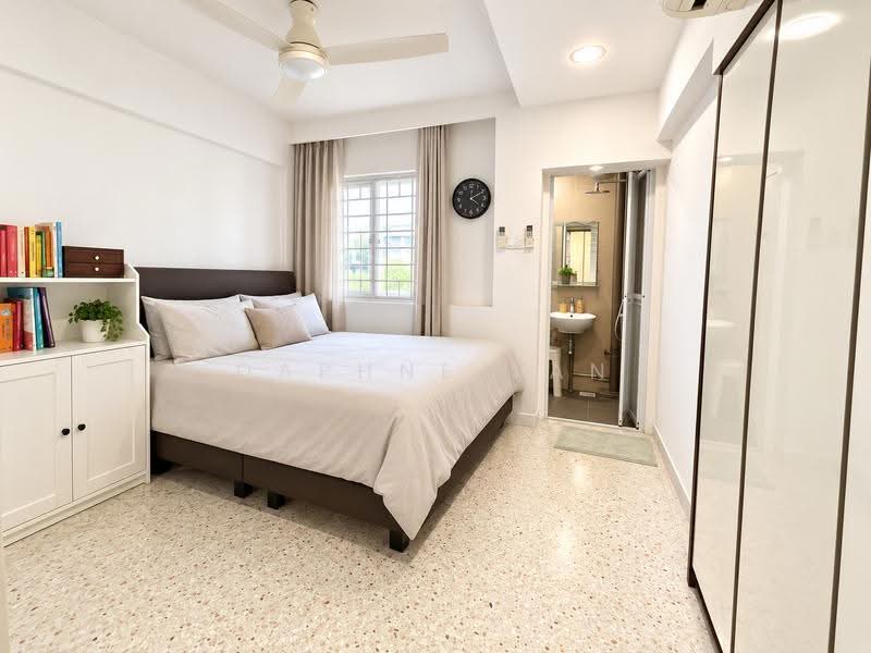 375 Clementi Avenue 4, 375 Clementi Avenue 4, Buona Vista / West Coast / Clementi New Town, 2 Bedrooms, 721 sqft, HDB Flat For Sale, by Daphne Tan, 500277632 - Bedroom - PropertyGuru.com.sg