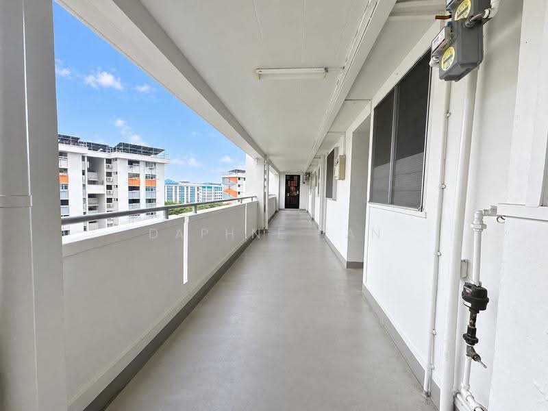 375 Clementi Avenue 4, 375 Clementi Avenue 4, Buona Vista / West Coast / Clementi New Town, 2 Bedrooms, 721 sqft, HDB Flat For Sale, by Daphne Tan, 500277632 - Corridor - PropertyGuru.com.sg