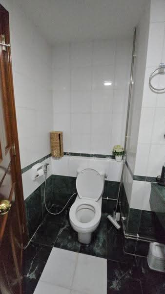 Leonie Gardens, 23 Leonie Hill, Orchard / River Valley, 4 Bedrooms, 2,537 sqft, Condominium For Rent, by Rayne Chua 蔡美慧, 500277637 - Bathroom - PropertyGuru.com.sg