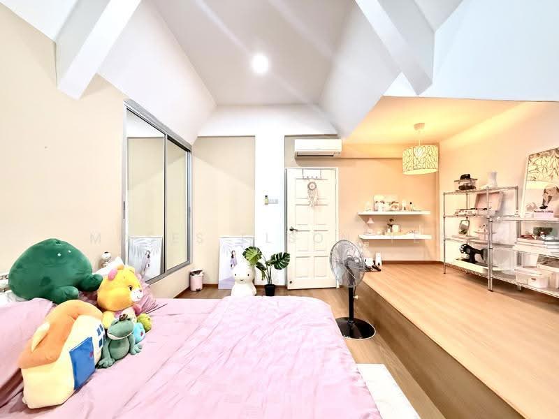 C.H.E.A.P Freehold Terrace For Sale D05, Buona Vista / West Coast / Clementi New Town, 5 Bedrooms, 3,000 sqft, Terraced House For Sale, by Moses Elson Yeo, 500277642 - Bedroom - PropertyGuru.com.sg