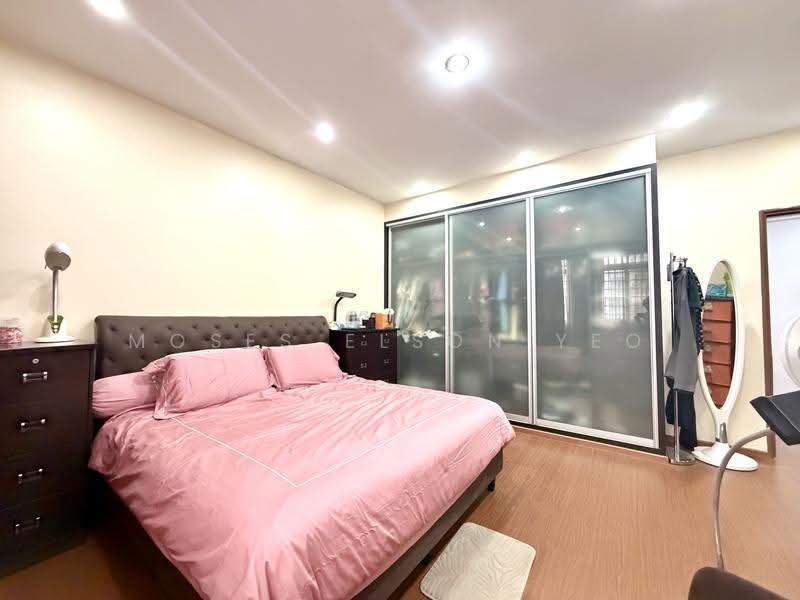C.H.E.A.P Freehold Terrace For Sale D05, Buona Vista / West Coast / Clementi New Town, 5 Bedrooms, 3,000 sqft, Terraced House For Sale, by Moses Elson Yeo, 500277642 - Bedroom - PropertyGuru.com.sg