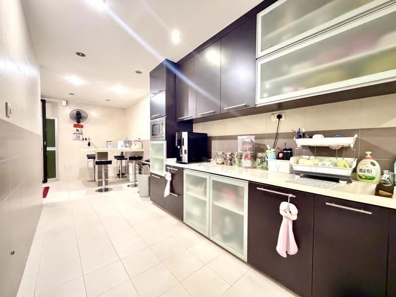 C.H.E.A.P Freehold Terrace For Sale D05, Buona Vista / West Coast / Clementi New Town, 5 Bedrooms, 3,000 sqft, Terraced House For Sale, by Moses Elson Yeo, 500277642 - Kitchen - PropertyGuru.com.sg