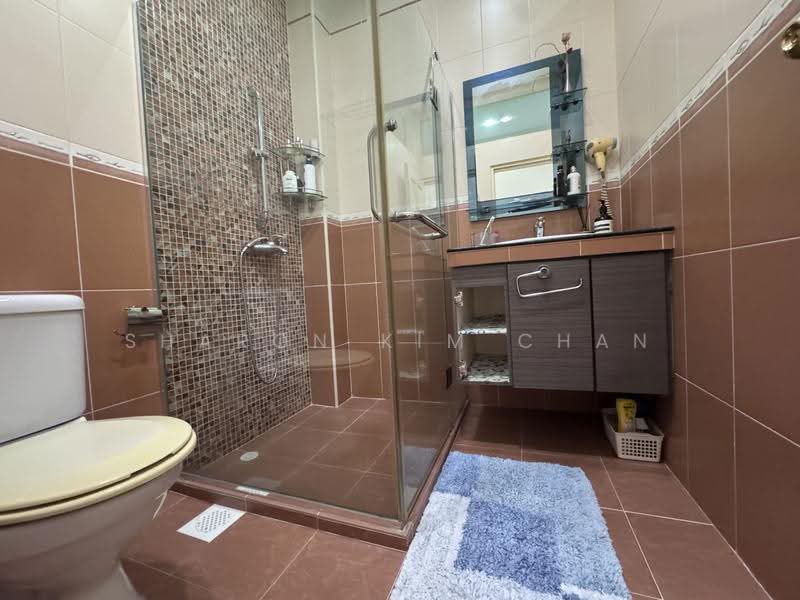 **LANDED7772@ Kimsia Park estate 2-stry corner terrace**, Jalan jintan / jalan nutmeg, Orchard / River Valley, 4 Bedrooms, 2,000 sqft, Corner Terrace For Sale, by Sharon Kim Chan, 500277648 - Bathroom - PropertyGuru.com.sg