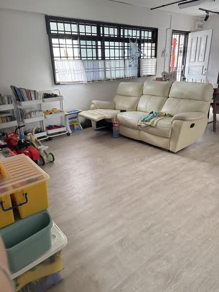 710 Hougang Avenue 2, 710 Hougang Avenue 2, Hougang / Punggol / Sengkang, 3 Bedrooms, 1,055 sqft, HDB Flat For Sale, by Cindy Ng, 500277656 - Living Room - PropertyGuru.com.sg