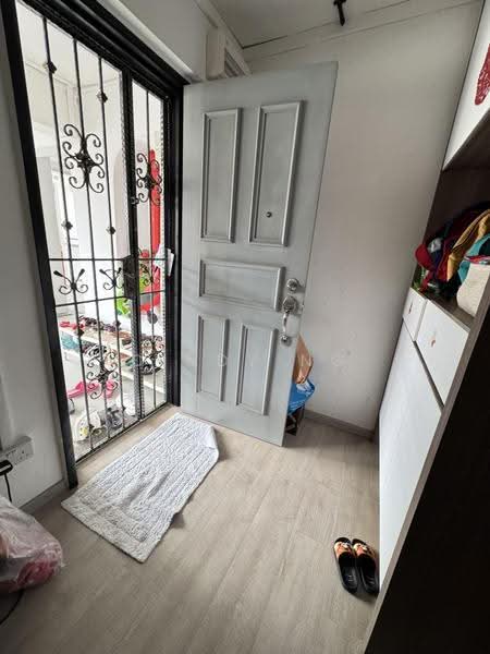 710 Hougang Avenue 2, 710 Hougang Avenue 2, Hougang / Punggol / Sengkang, 3 Bedrooms, 1,055 sqft, HDB Flat For Sale, by Cindy Ng, 500277656 - Entrance - PropertyGuru.com.sg