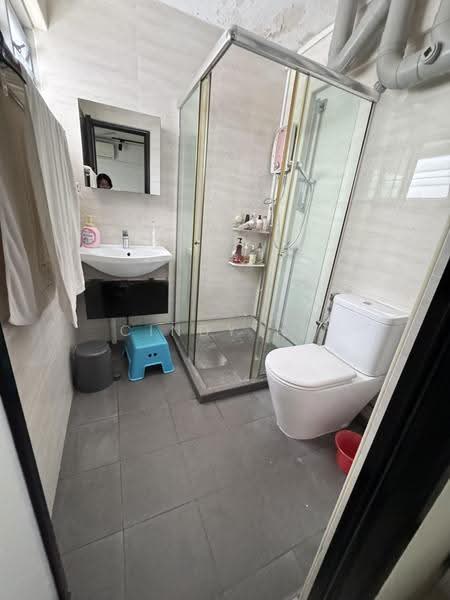 710 Hougang Avenue 2, 710 Hougang Avenue 2, Hougang / Punggol / Sengkang, 3 Bedrooms, 1,055 sqft, HDB Flat For Sale, by Cindy Ng, 500277656 - Bathroom - PropertyGuru.com.sg