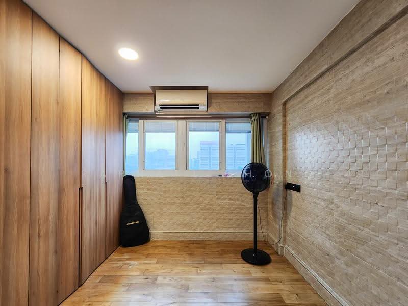 119 Mcnair Road, 119 Mcnair Road, Balestier / Toa Payoh, 4 Bedrooms, 1,345 sqft, HDB Flat For Sale, by Raphael Chong, 500277668 - Master Bedroom - PropertyGuru.com.sg