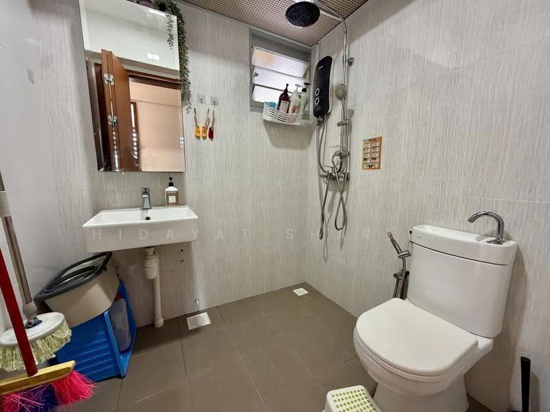 126D Canberra Street, 126D Canberra Street, Sembawang / Yishun, 3 Bedrooms, 1,001 sqft, HDB Flat For Sale, by Hidayat Shariff, 500277671 - Bathroom - PropertyGuru.com.sg