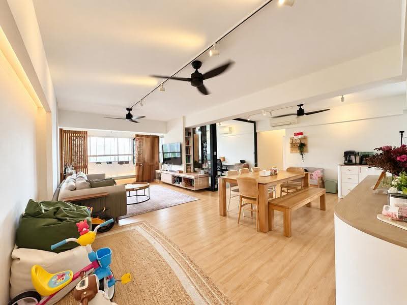 456 Pasir Ris Drive 4, 456 Pasir Ris Drive 4, Pasir Ris / Tampines, 4 Bedrooms, 1,572 sqft, HDB Flat For Sale, by Yong Wee Foong 杨伟锋, 500277676 - Living Room - PropertyGuru.com.sg