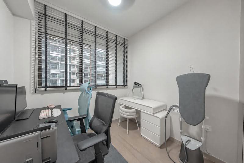Penrose, 30 Sims Drive, Eunos / Geylang / Paya Lebar, 2 Bedrooms, 710 sqft, Condominium For Sale, by Gracia Ow, 500277679 - Study - PropertyGuru.com.sg