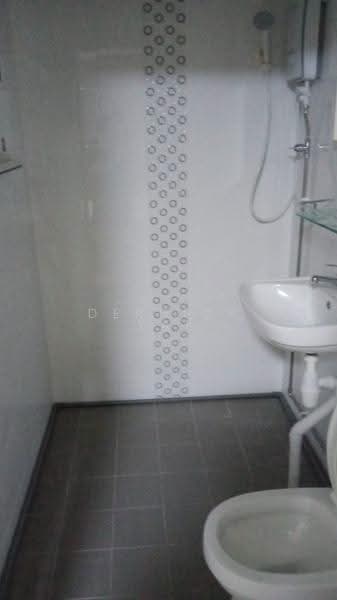 169 Bedok South Avenue 3, 169 Bedok South Avenue 3, Bedok / Upper East Coast, Room Rental, 200 sqft, HDB Flat For Rent, by Derrick Tai, 500277684 - Bathroom - PropertyGuru.com.sg
