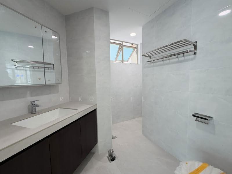 Costa Rhu, 1 Rhu Cross, East Coast / Marine Parade, 3 Bedrooms, 1,399 sqft, Condominium For Rent, by Riko Ashley, 500277697 - Bathroom - PropertyGuru.com.sg