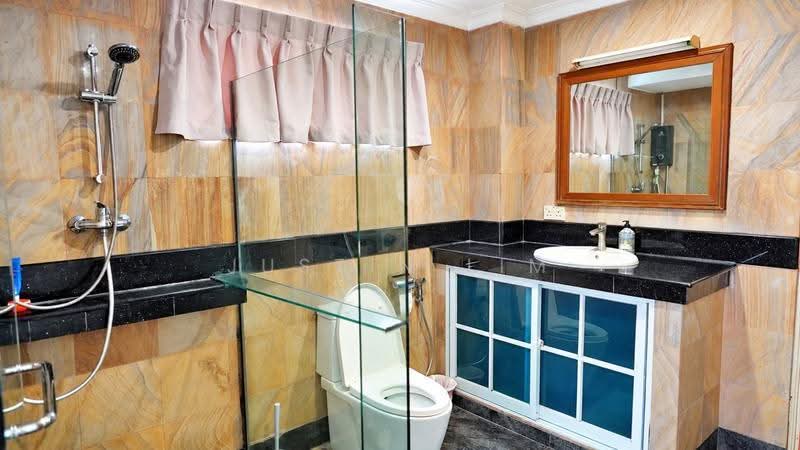 Jalan Limau Bali, Jalan Limau Bali, Bedok / Upper East Coast, Room Rental, 200 sqft, Terraced House For Rent, by Justin Lim, 500277713 - Bathroom - PropertyGuru.com.sg