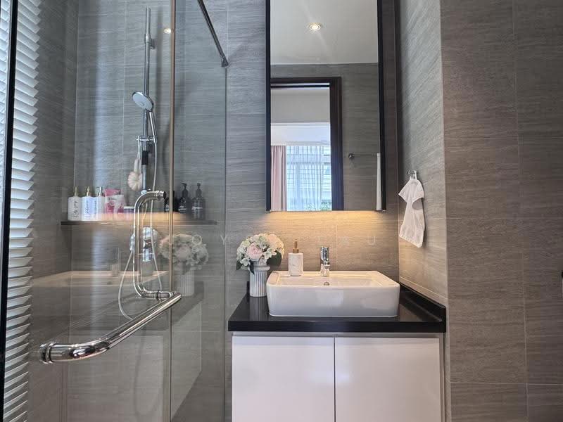 Estrivillas, Jalan Lim Tai See, Tanglin / Holland / Bukit Timah, 5 Bedrooms, 5,460 sqft, Cluster House For Sale, by Joyce Lau, 500277723 - Bathroom - PropertyGuru.com.sg