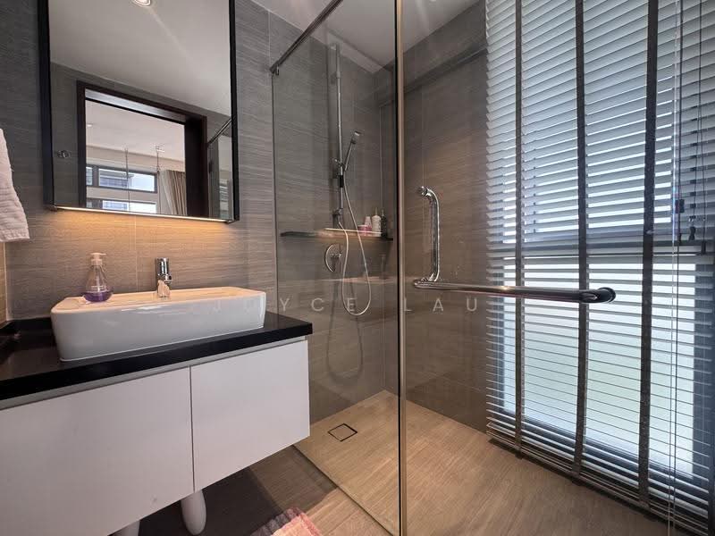Estrivillas, Jalan Lim Tai See, Tanglin / Holland / Bukit Timah, 5 Bedrooms, 5,460 sqft, Cluster House For Sale, by Joyce Lau, 500277723 - Bathroom - PropertyGuru.com.sg