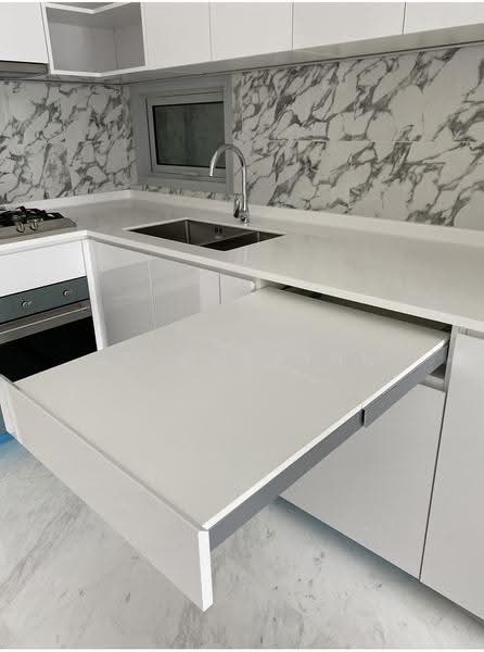 Queens Peak, 1 Dundee Road, Alexandra / Commonwealth, 3 Bedrooms, 861 sqft, Condominium For Rent, by Ng Dorrynn, 500277802 - Kitchen - PropertyGuru.com.sg