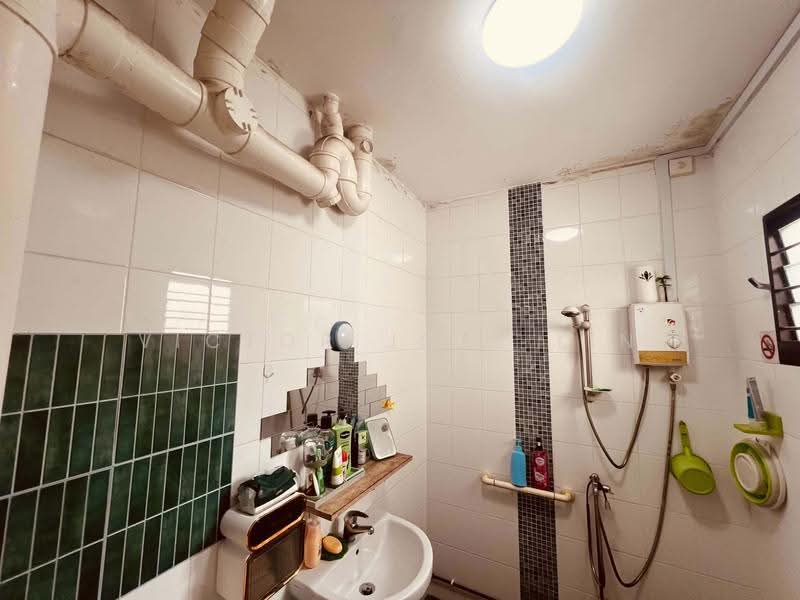 132 Yishun Street 11, 132 Yishun Street 11, Sembawang / Yishun, 3 Bedrooms, 1,130 sqft, HDB Flat For Sale, by Victor Joel Lin, 500277831 - Bathroom - PropertyGuru.com.sg