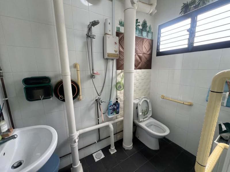 132 Yishun Street 11, 132 Yishun Street 11, Sembawang / Yishun, 3 Bedrooms, 1,130 sqft, HDB Flat For Sale, by Victor Joel Lin, 500277831 - Bathroom - PropertyGuru.com.sg